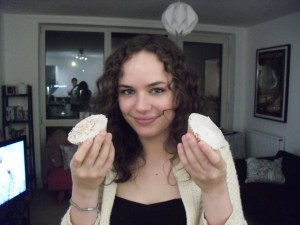 Frankie holds cupcakes